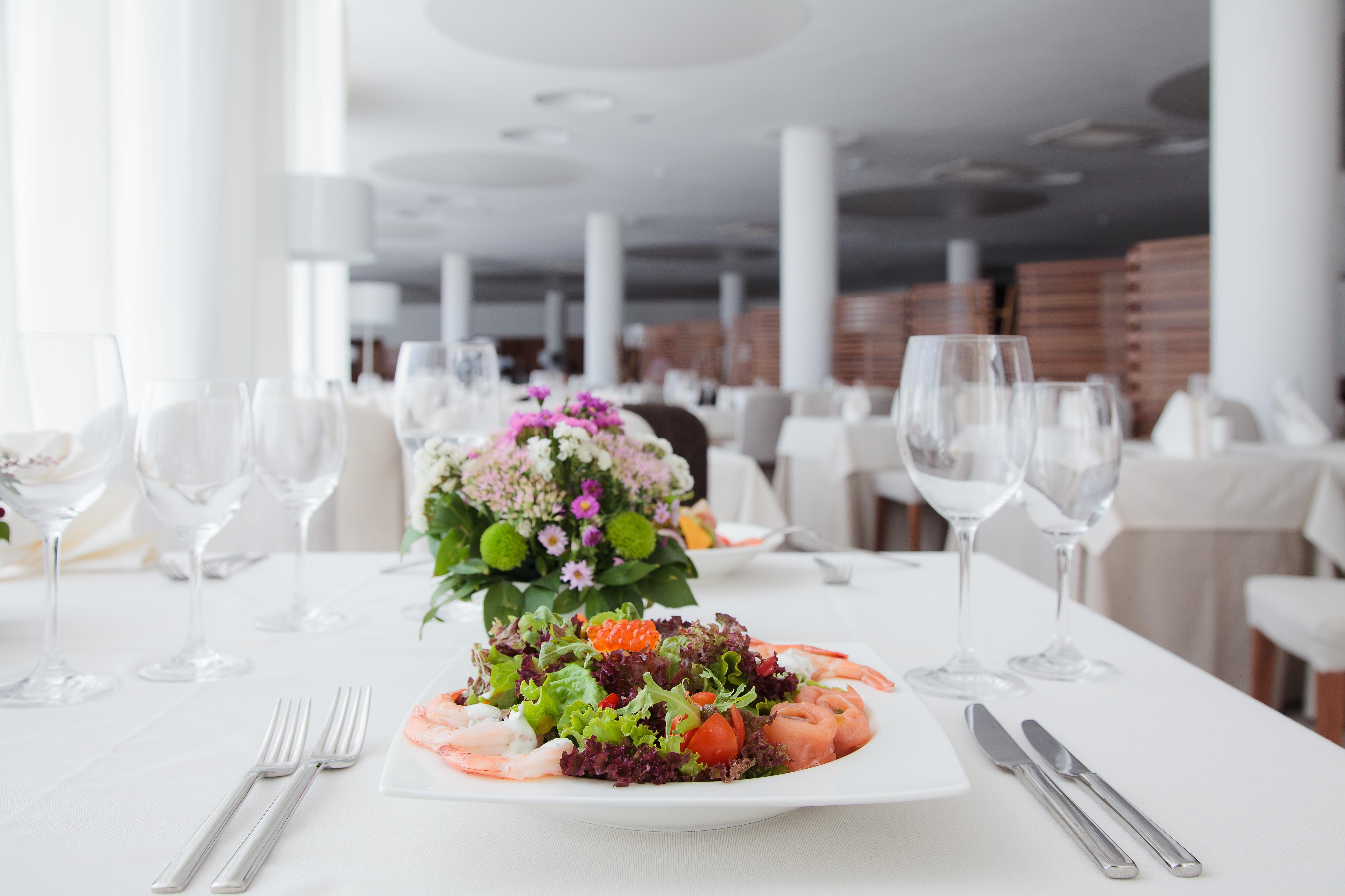 Lighthouse Golf & Spa Hotel บัลชิค ภายนอก รูปภาพ A salad on a plate