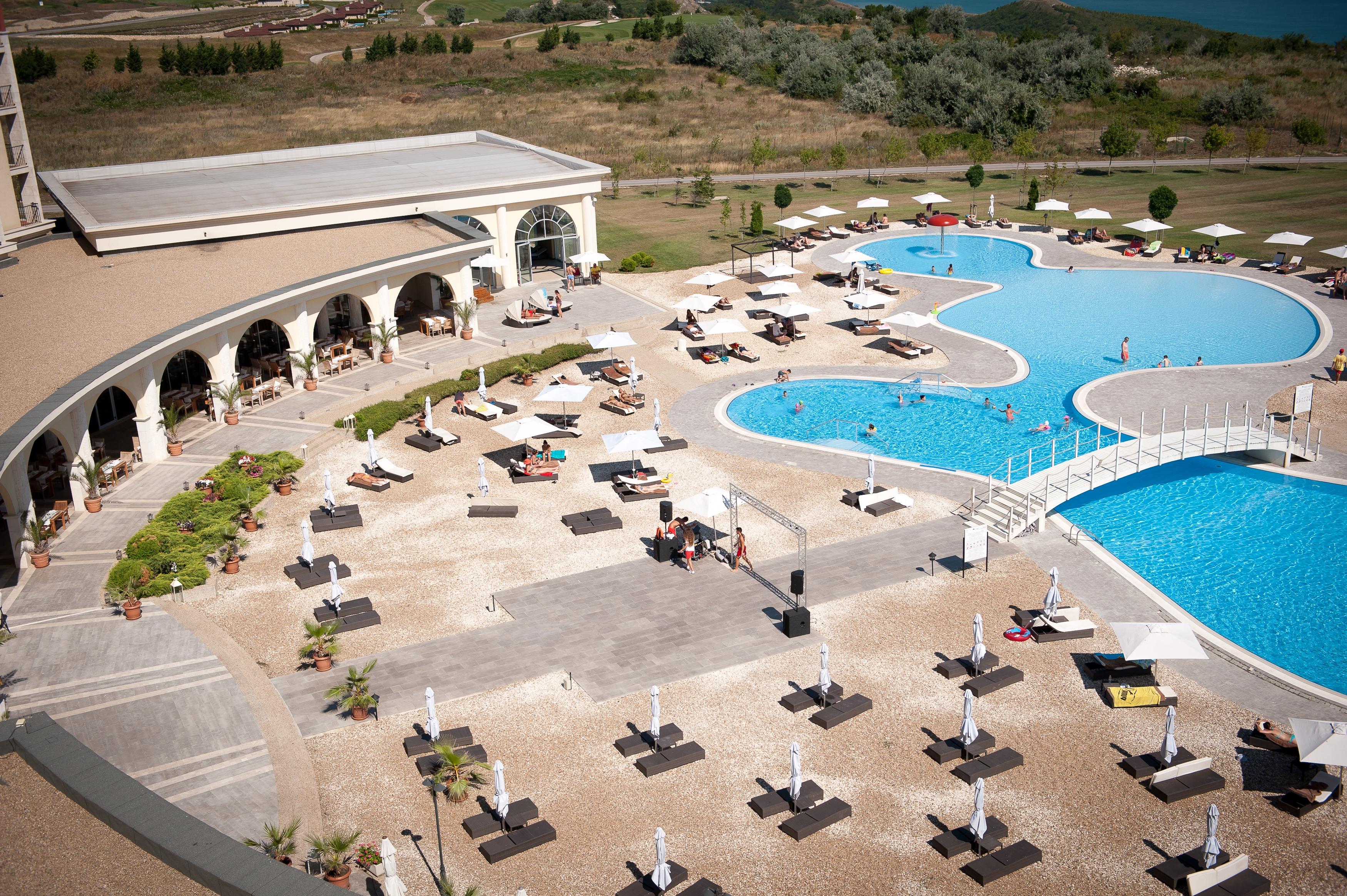 Lighthouse Golf & Spa Hotel บัลชิค ภายนอก รูปภาพ The swimming pool at the hotel