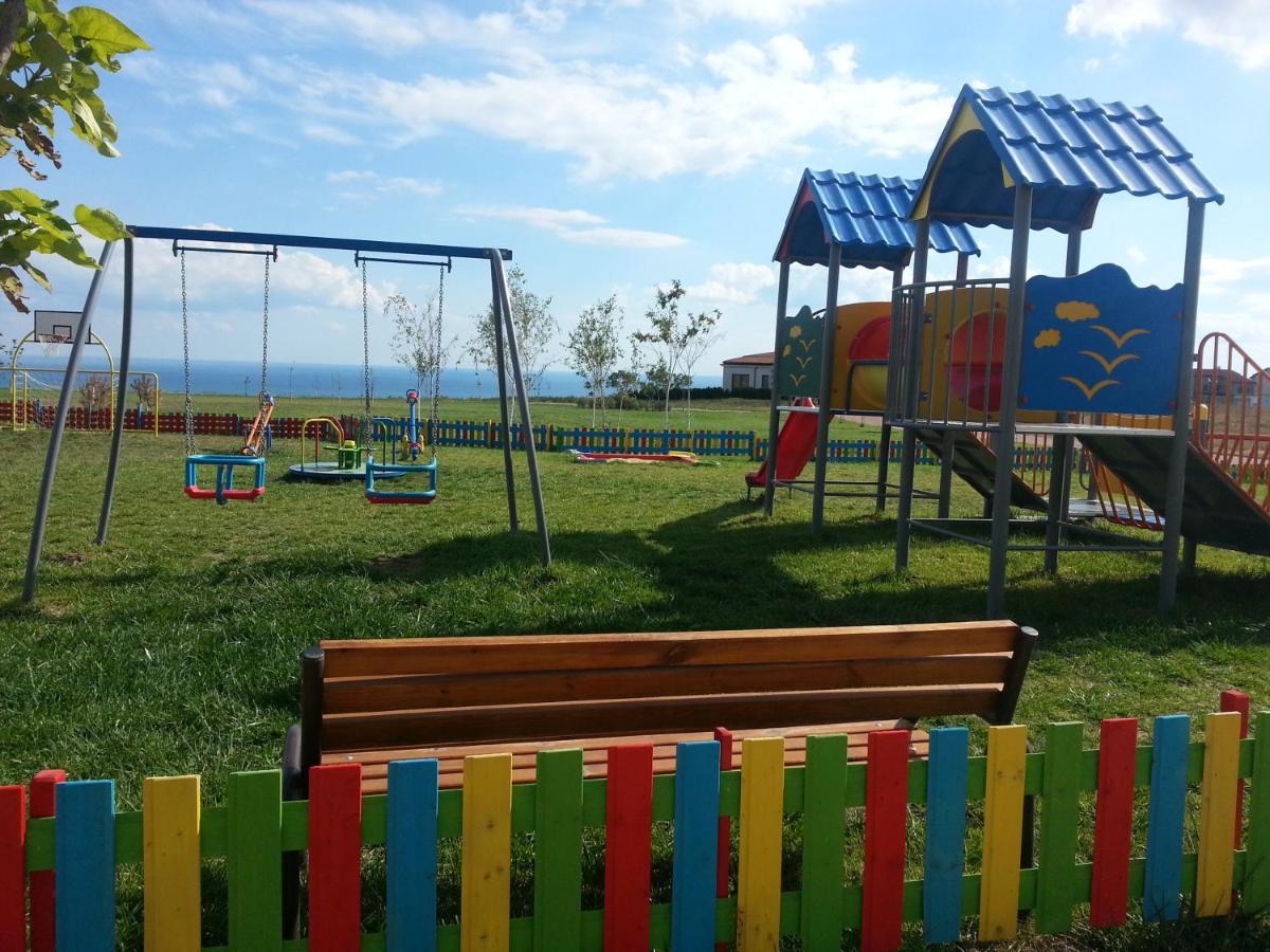 Lighthouse Golf & Spa Hotel บัลชิค ภายนอก รูปภาพ Playground in the village