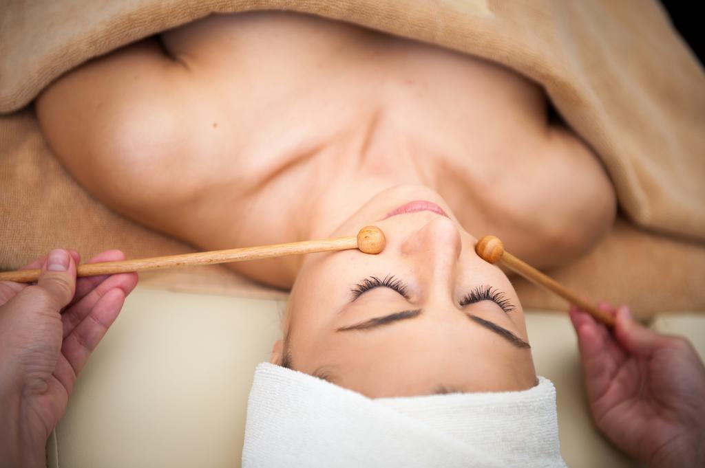 Lighthouse Golf & Spa Hotel บัลชิค ภายนอก รูปภาพ Facial massage with bamboo sticks