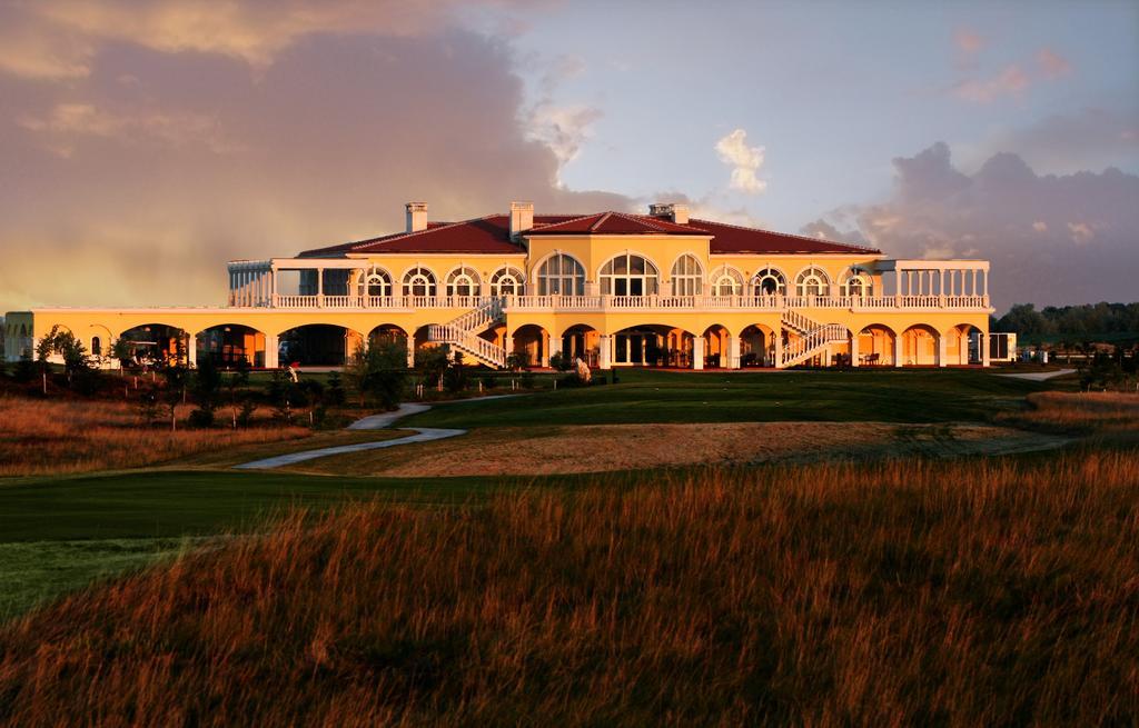 Lighthouse Golf & Spa Hotel บัลชิค ภายนอก รูปภาพ Club House