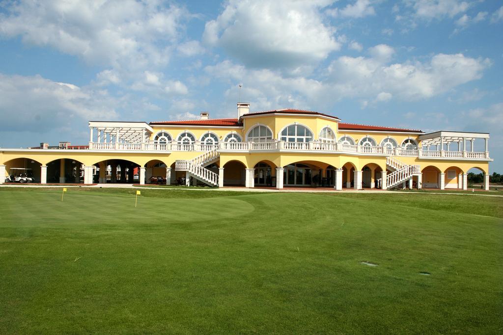 Lighthouse Golf & Spa Hotel บัลชิค ภายนอก รูปภาพ Clubhouse
